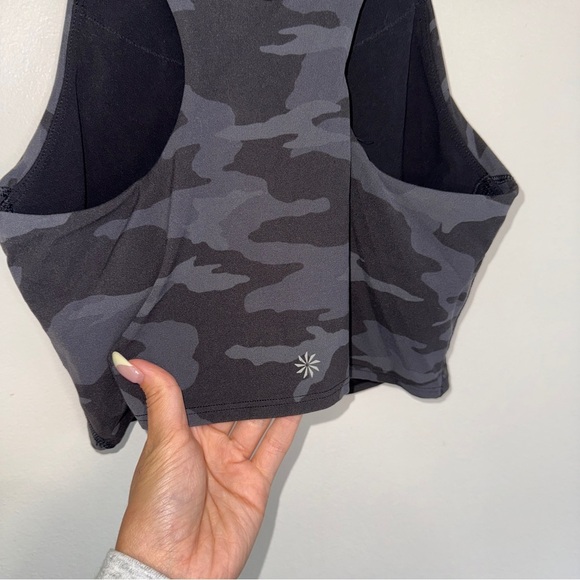 ATHLETA Conscious Crop Top Size Small Black Camo
Gray Workout Gym Run - Picture 6 of 8